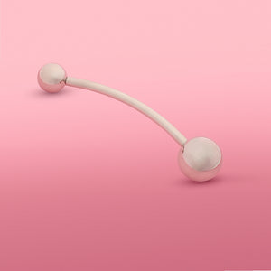 Theros(R) Yonisphere 32: Innovatives Hilfsmittel aus poliertem edelstahl für Dammmasssage, Beckenbodenmassage, Probleme in der Vagina wie Geburtsverletzungen, Endometriose und Hämorrhoiden bei Frauen bestehend aus aufschraubbaren Massagekugeln in verschiedenen Größen an einer gebogenen Stange. Rosa Hintergrund.