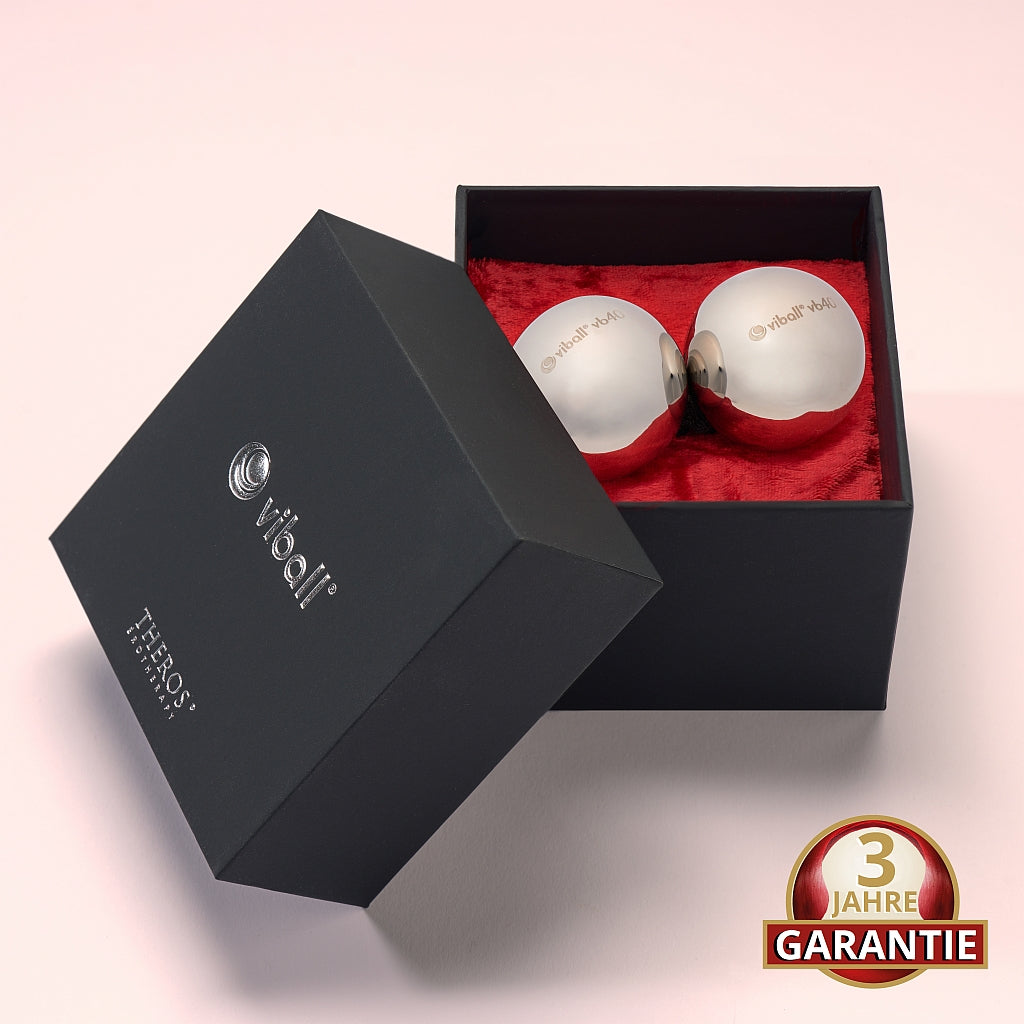 Viball VB40-2: Zwei 40 mm große medizinische Liebeskugeln aus antiallergenem Edelstahl für Frauen und Männer in einer schwarzen Box auf rotem Samt. Button: 3 Jahre Garantie.