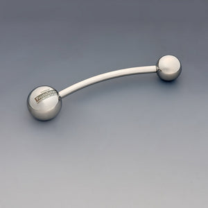 Theros® ProstaSphere: Ergonomic massage device for the prostate and pelvic floor, consisting of a slightly curved shaft with a 45 mm ball as a handle with logo on one side and an interchangeable 36 mm massage sphere on the other side. Left view.