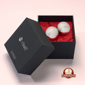 Viball VB36 coppia: due palline vaginali mediche da 36 mm in acciaio inossidabile anallergico per donne e uomini in una scatola nera su velluto rosso. Button: 3 anni di garanzia.

